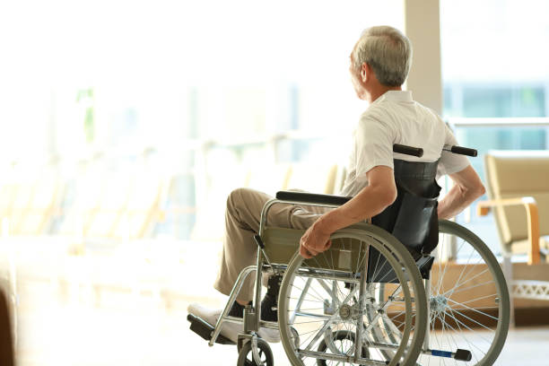 高齢化社会 採用動画で乗り切る